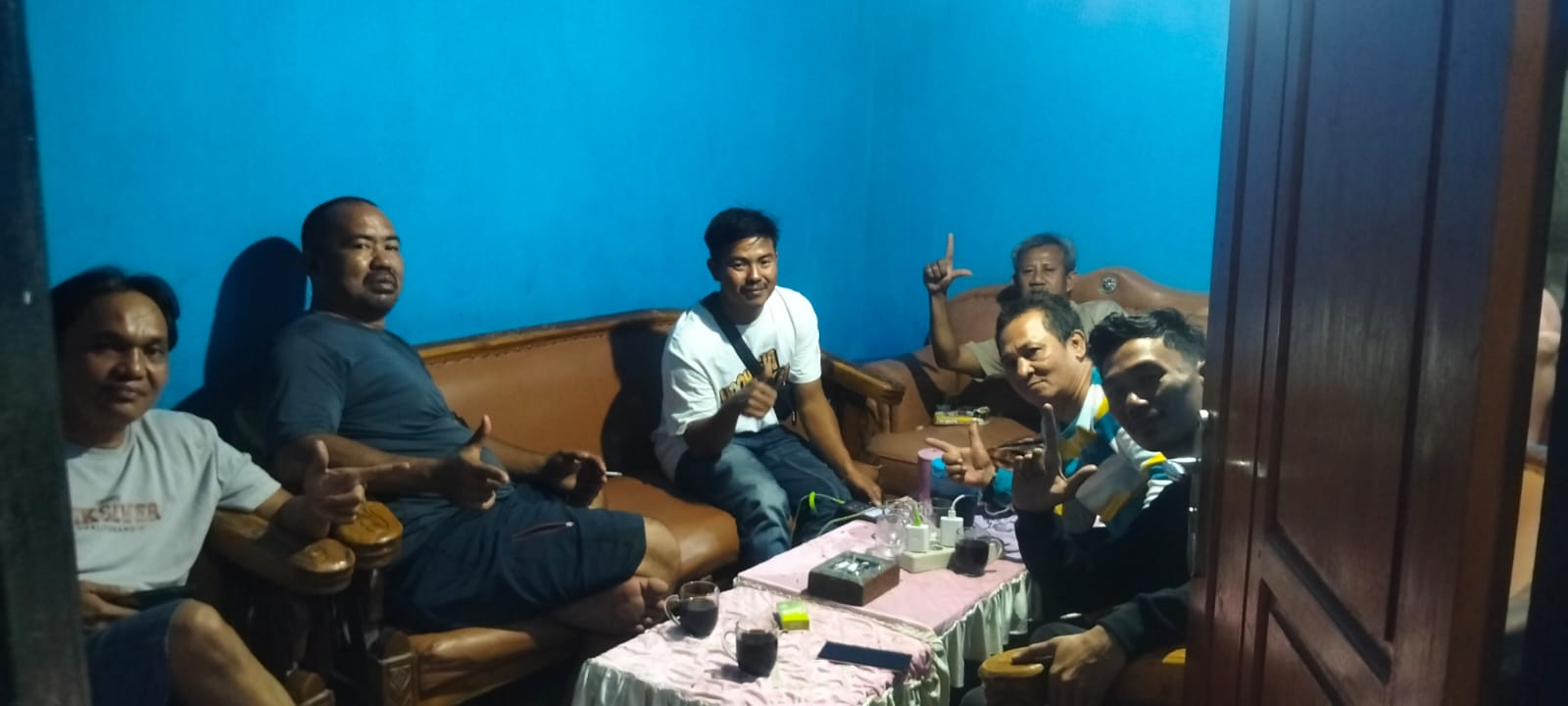 ☕ Malam Minggu Penuh Keakraban, Kekompakan RT/RW Kelurahan Lembang Semakin Solid Membangun Kebersamaan